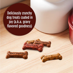 Milk-Bone Gravy Bones sabor tocino bañado en salsa, experiencia sabrosa.
