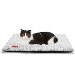 Mora Pets cama autocalentada 24x18 con gato dormido, calor suave sin cables.