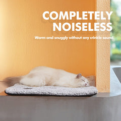 Mora Pets cama autocalentada 24x18 con perro descansando en sala.
