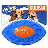 Nerf Dog 6in TPR EXO Squeak Football azul y naranja, ideal para buscar y traer