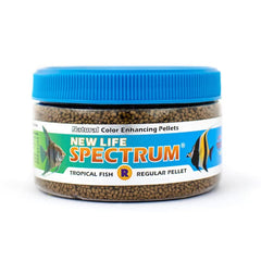 New Life Spectrum Regular 150 g, dosis con cucharilla, fácil uso diario en acuarios.