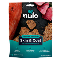 Recompensa Nulo Jerky Salmon para piel y pelaje, textura suave para masticar.