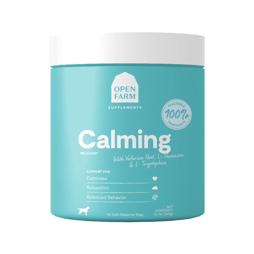 Open Farm Calming Chews en bote para perros, ayuda a promover la calma.
