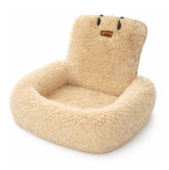 Cama para perro Pelsbarn beige en coche con ajuste de seguridad para viajes seguros