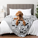Manta impermeable PetAmi para perros extragrandes sobre sofá protege muebles