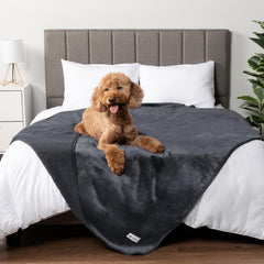 Manta reversible PetAmi con sherpa, vista lateral, mantiene cálido y cómodo.