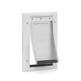 Puerta PetSafe para mascotas en vista frontal, facilita el acceso cómodo para perros y gatos pequeños.