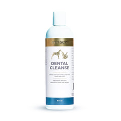 Petscy Dental Cleanse vertiendo la botella en el agua para aliento más fresco.