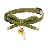 Collier PetSoKoo pour chat avec noeud, sensation légère et look mignon.