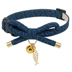 PetSoKoo collar para gatos con lazo navy, estilo elegante para paseos tranquilos.