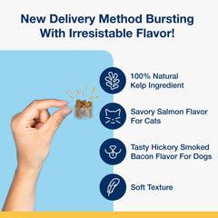 Gato feliz disfruta ProDen PlaqueOff Scoopables sabor a salmón