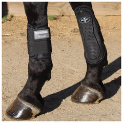 Professional's Choice Pro Performance bota híbrida con área de golpe integrada para ajuste cómodo.