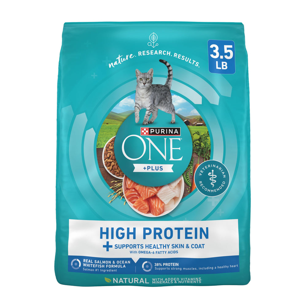 Purina ONE Plus croquetas con salmón y pez blanco para gatos.