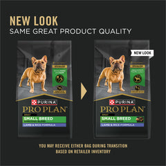 Purina Pro Plan Small Breed trozos deshilachados de cordero en la mezcla.