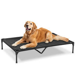 PVY cama elevada para exterior con malla transpirable, ideal para días cálidos al aire libre.