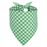 QUQULE bandana para perro verde XL, vista frontal, ideal para paseos elegantes.