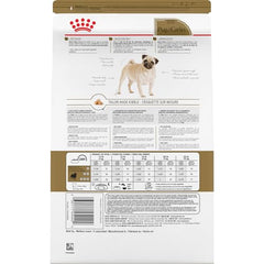 Royal Canin Pug, croquetas forma hoja trebol, facilita recogida y masticacion.
