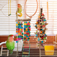Seenelling cuentas, bolas y campanas: estímulo visual y sonoro para aves curiosas