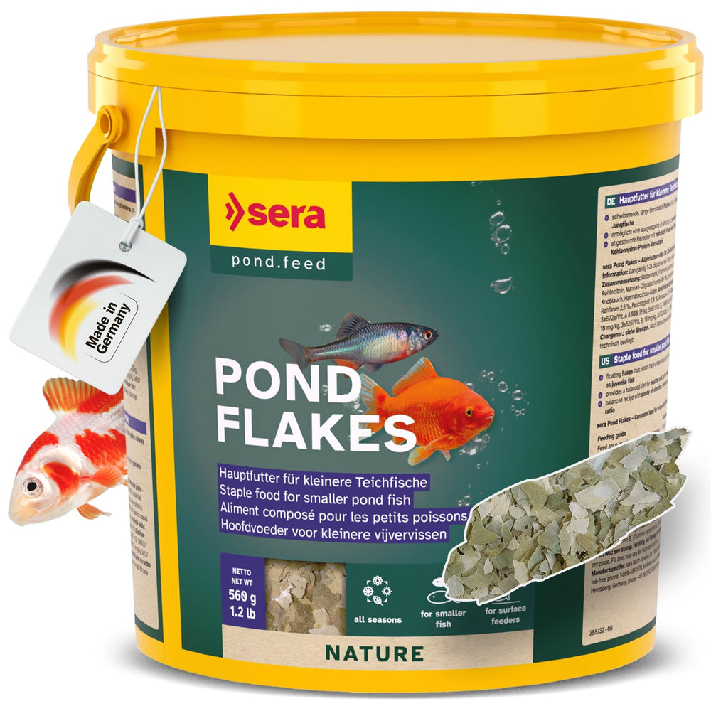 Sera Pond Flakes envase frontal muestra la dieta equilibrada para peces de estanque.
