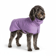 Chubasquero Spark Paws para perro con cobertura total protege contra lluvia y viento.