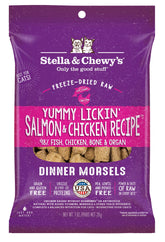 Stella & Chewy's trozos crudos de salmón y pollo para gatos, snack sabroso y nutritivo.