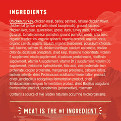 Capa de carne cruda liofilizada sobre croquetas, sabor intensificado.