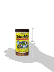 Porción en la mano de Tetramin XL Tropical Flakes para alimentar