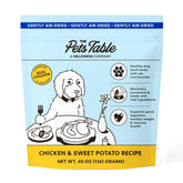 The Pets Table presenta alimento para perros deshidratado al aire con pollo y batata.