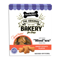 Three Dog Bakery empaque galletas sin granos batata dulce para perros sensibles.