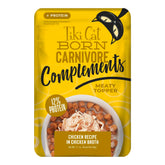 Tiki Cat Born Carnivore Complements con pollo en lata para más proteína y humedad.