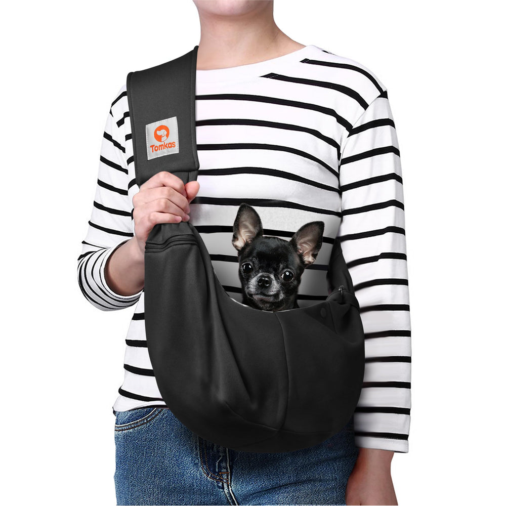 Tomkas bolsa porta perros pequeños con apertura amplia para entrar y salir con facilidad.