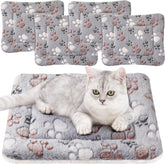 Almohadilla Tuansé para mascotas con patitas grises y descanso cómodo.