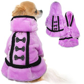 Vestido de invierno para perro pequeño con lazo rosa, ideal para paseos fríos.