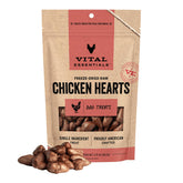 Vital Essentials empaque frontal de corazones de pollo crudos liofilizados, snack premium para perros