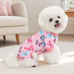 Pijama XPUDAC para perro con corte alto en abdomen, facilita pausas.