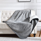 Manta Yaning impermeable dos caras protege cama y sofá ante derrames.