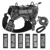 Arnés táctico Yimeis para perro de servicio, enfoque en ajuste y durabilidad para uso diario.