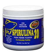Zoo Med Spirulina 20 copos para peces de agua dulce muestran coloración natural en el acuario.