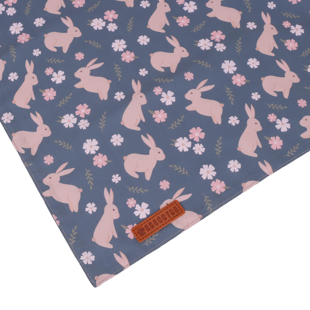 ADOGGYGO Bandana Pack de 2, conjunto conejito floral para celebrar.
