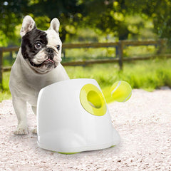 Lanzador ALL FOR PAWS en acción para perros pequeños, diversión interactiva.