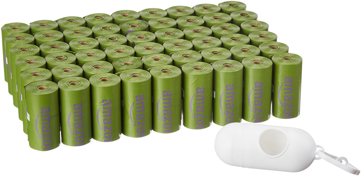 Bolsas para caca de perro de Amazon Basics con fragancia a lavanda y dispensador.
