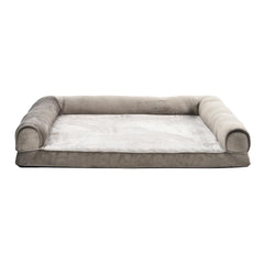 Cama para perros Amazon Basics con funda gris lavable facilita la limpieza.
