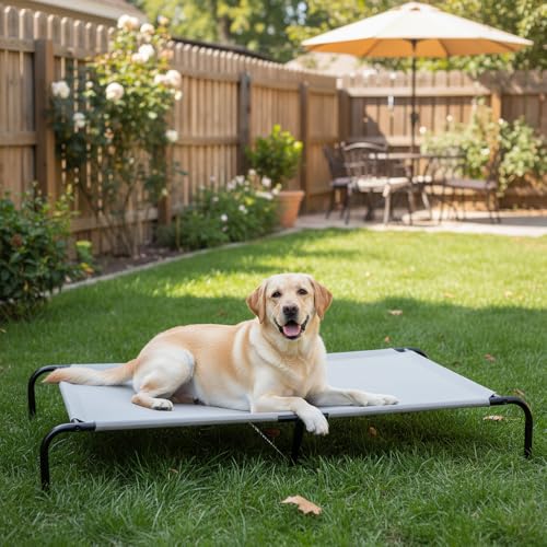 Amazon Basics cama elevable para perro con malla transpirable ofrece flujo de aire.
