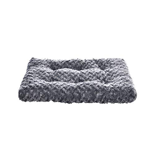 Revestimiento plush suave de Amazon Basics para descanso cómodo.