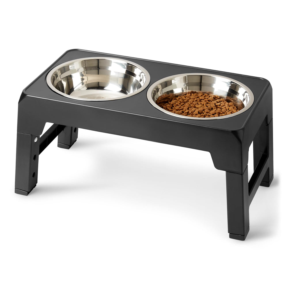 Amazon Basics soporte elevado para perros con altura ajustable facilita la alimentación cómoda.