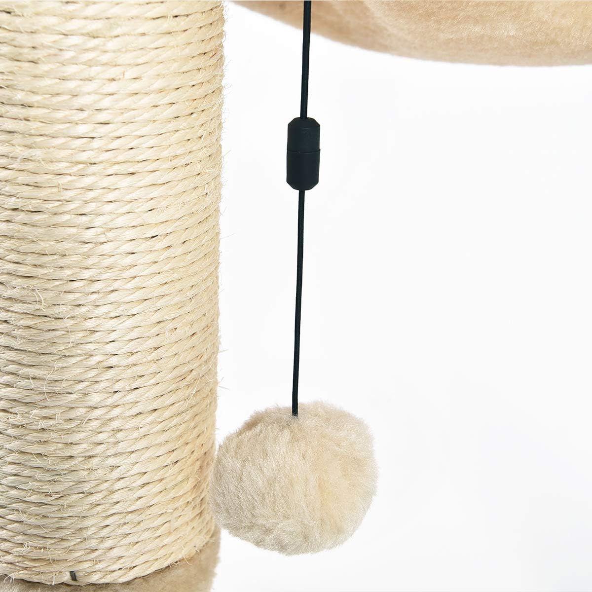 Amazon Basics torre con bola colgante para juego interactivo.