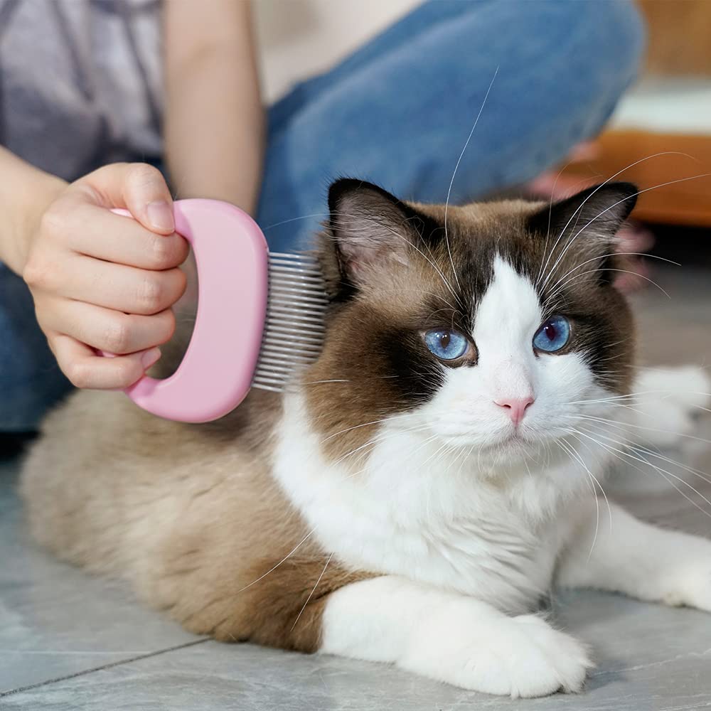 Ameliade cuida mascotas con cepillado suave para pelaje brillante.