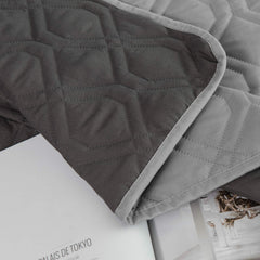 Ameritex funda reversible ofrece dos colores para combinar decoraciones