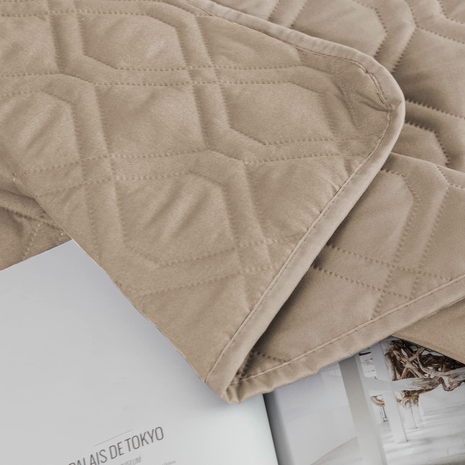 Ameritex detalle de impermeable con costuras reforzadas para mayor durabilidad