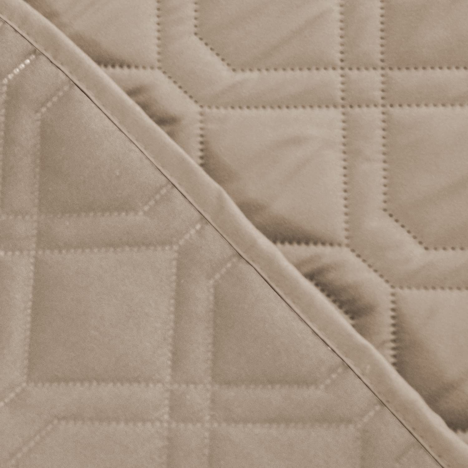 Manta Ameritex protege muebles sin perder estilo por su reversibilidad